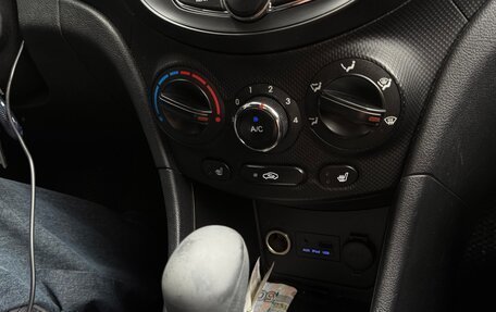 Hyundai Solaris II рестайлинг, 2011 год, 830 000 рублей, 6 фотография
