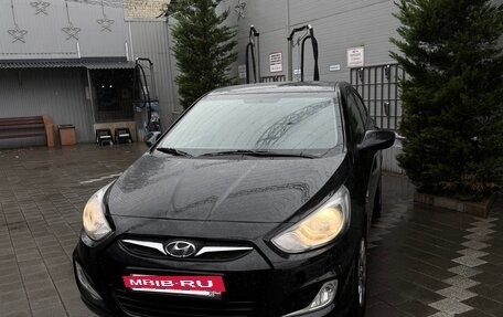 Hyundai Solaris II рестайлинг, 2011 год, 830 000 рублей, 3 фотография