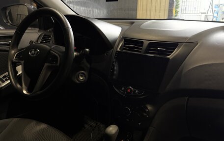 Hyundai Solaris II рестайлинг, 2011 год, 830 000 рублей, 18 фотография