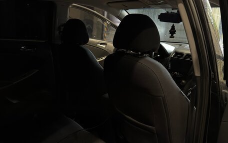 Hyundai Solaris II рестайлинг, 2011 год, 830 000 рублей, 21 фотография