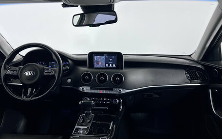 KIA Stinger I, 2018 год, 2 390 000 рублей, 10 фотография