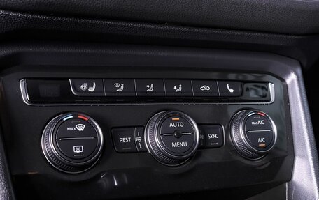 Volkswagen Tiguan II, 2017 год, 2 390 000 рублей, 19 фотография