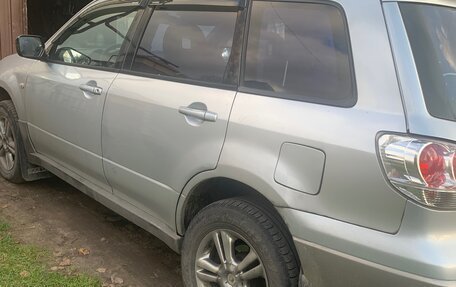 Mitsubishi Outlander III рестайлинг 3, 2003 год, 550 000 рублей, 2 фотография