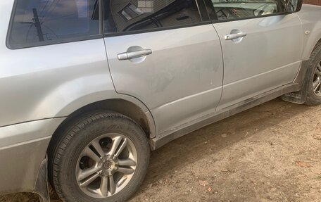 Mitsubishi Outlander III рестайлинг 3, 2003 год, 550 000 рублей, 3 фотография
