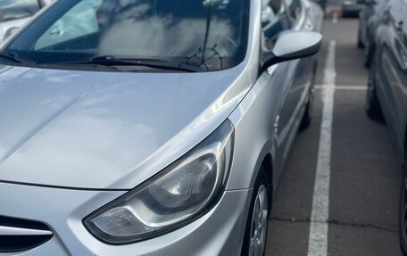 Hyundai Solaris II рестайлинг, 2012 год, 800 000 рублей, 4 фотография