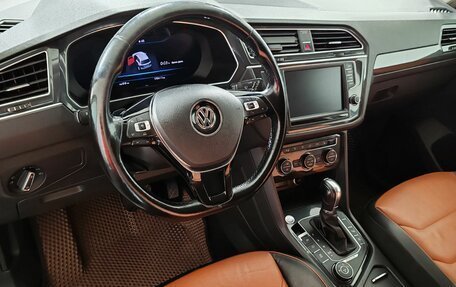 Volkswagen Tiguan II, 2017 год, 2 400 000 рублей, 12 фотография