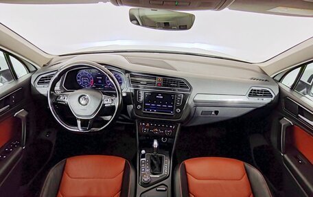 Volkswagen Tiguan II, 2017 год, 2 400 000 рублей, 10 фотография