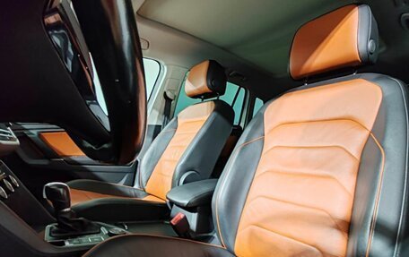 Volkswagen Tiguan II, 2017 год, 2 400 000 рублей, 13 фотография