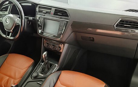 Volkswagen Tiguan II, 2017 год, 2 400 000 рублей, 16 фотография