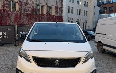Peugeot Traveller I, 2018 год, 1 999 000 рублей, 1 фотография