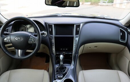 Infiniti Q50 I рестайлинг, 2015 год, 1 789 000 рублей, 16 фотография