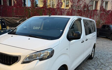 Peugeot Traveller I, 2018 год, 1 999 000 рублей, 6 фотография