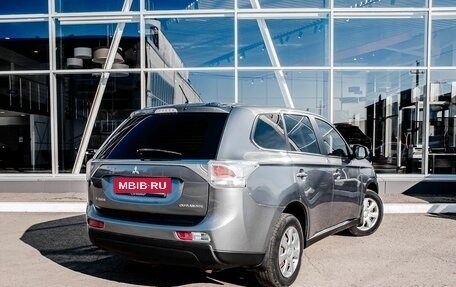 Mitsubishi Outlander III рестайлинг 3, 2013 год, 1 300 000 рублей, 2 фотография