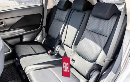 Mitsubishi Outlander III рестайлинг 3, 2013 год, 1 300 000 рублей, 13 фотография