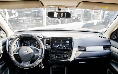 Mitsubishi Outlander III рестайлинг 3, 2013 год, 1 300 000 рублей, 18 фотография