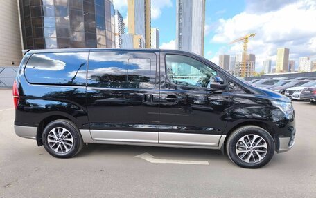 Hyundai Grand Starex Grand Starex I рестайлинг 2, 2019 год, 3 950 000 рублей, 3 фотография