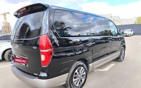 Hyundai Grand Starex Grand Starex I рестайлинг 2, 2019 год, 3 950 000 рублей, 4 фотография