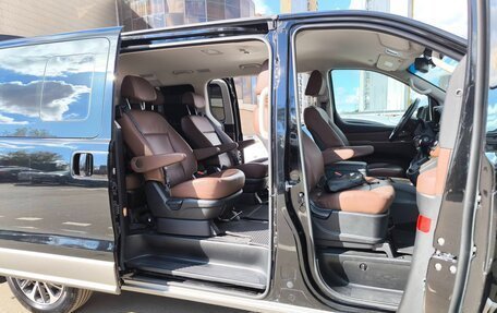 Hyundai Grand Starex Grand Starex I рестайлинг 2, 2019 год, 3 950 000 рублей, 14 фотография
