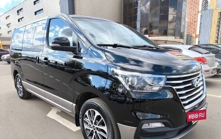 Hyundai Grand Starex Grand Starex I рестайлинг 2, 2019 год, 3 950 000 рублей, 2 фотография
