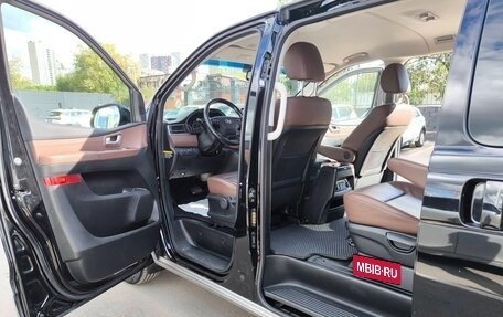 Hyundai Grand Starex Grand Starex I рестайлинг 2, 2019 год, 3 950 000 рублей, 17 фотография
