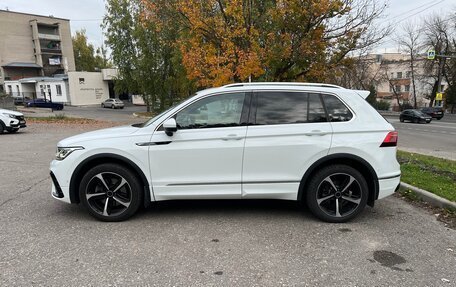 Volkswagen Tiguan II, 2021 год, 4 000 000 рублей, 2 фотография