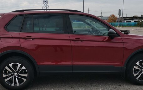Volkswagen Tiguan II, 2019 год, 2 595 000 рублей, 2 фотография