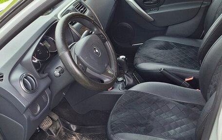 Renault Logan II, 2017 год, 800 000 рублей, 8 фотография