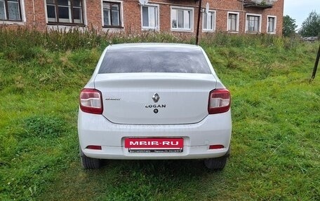 Renault Logan II, 2017 год, 800 000 рублей, 4 фотография