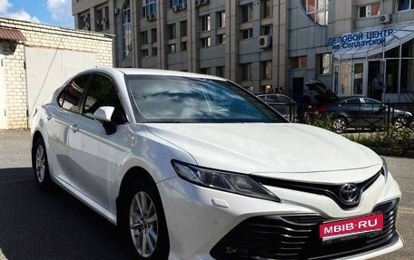 Toyota Camry, 2020 год, 2 100 000 рублей, 1 фотография