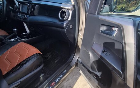 Toyota RAV4, 2017 год, 2 360 000 рублей, 6 фотография