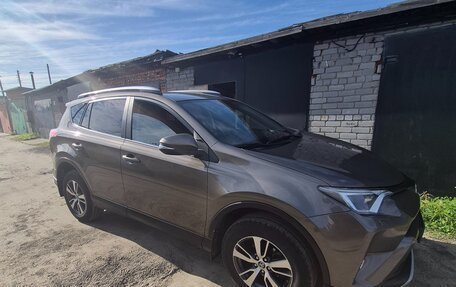 Toyota RAV4, 2017 год, 2 360 000 рублей, 3 фотография