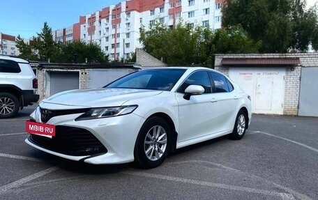 Toyota Camry, 2020 год, 2 100 000 рублей, 3 фотография