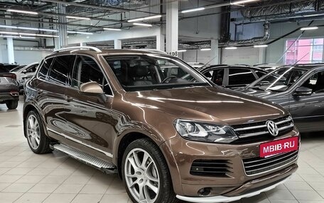 Volkswagen Touareg III, 2011 год, 1 649 000 рублей, 2 фотография