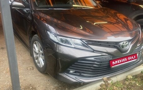 Toyota Camry, 2018 год, 2 590 000 рублей, 17 фотография
