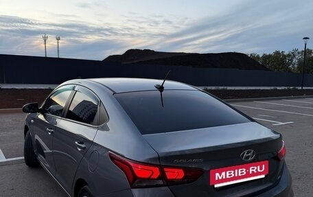 Hyundai Solaris II рестайлинг, 2017 год, 1 055 000 рублей, 3 фотография