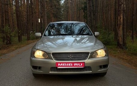 Toyota Altezza, 2001 год, 730 000 рублей, 10 фотография