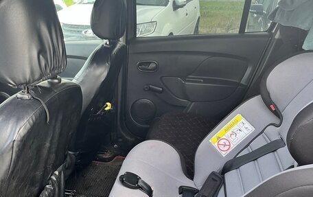 Renault Logan II, 2016 год, 800 000 рублей, 11 фотография