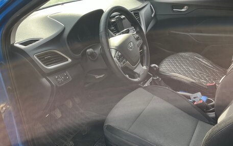 Hyundai Solaris II рестайлинг, 2017 год, 840 000 рублей, 5 фотография