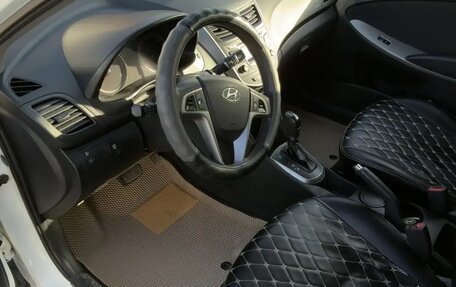 Hyundai Solaris II рестайлинг, 2015 год, 1 000 000 рублей, 9 фотография