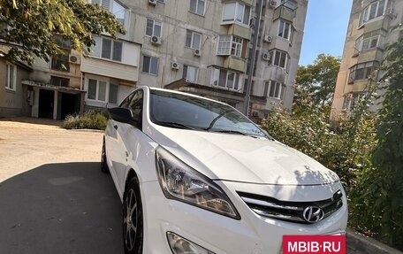 Hyundai Solaris II рестайлинг, 2015 год, 1 000 000 рублей, 2 фотография