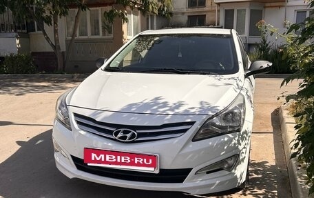 Hyundai Solaris II рестайлинг, 2015 год, 1 000 000 рублей, 4 фотография