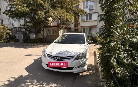 Hyundai Solaris II рестайлинг, 2015 год, 1 000 000 рублей, 3 фотография
