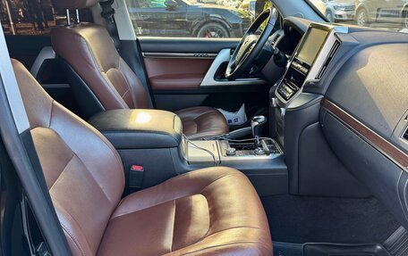 Toyota Land Cruiser 200, 2018 год, 4 700 000 рублей, 9 фотография