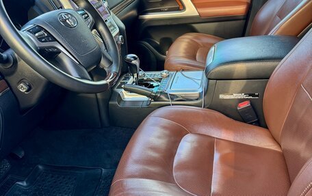 Toyota Land Cruiser 200, 2018 год, 4 700 000 рублей, 13 фотография