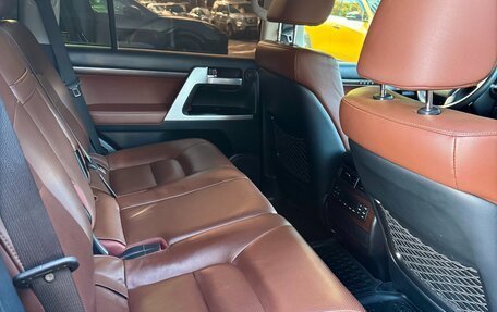 Toyota Land Cruiser 200, 2018 год, 4 700 000 рублей, 7 фотография