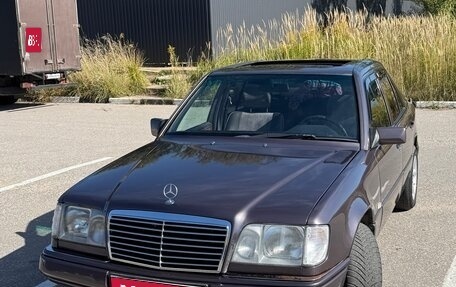 Mercedes-Benz E-Класс, 1993 год, 650 000 рублей, 1 фотография