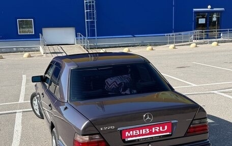 Mercedes-Benz E-Класс, 1993 год, 650 000 рублей, 3 фотография