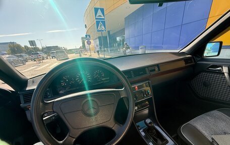 Mercedes-Benz E-Класс, 1993 год, 650 000 рублей, 9 фотография