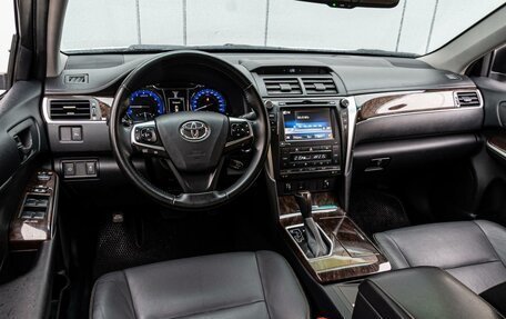 Toyota Camry, 2017 год, 2 030 000 рублей, 6 фотография