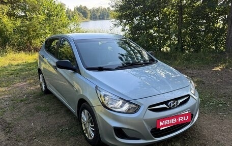 Hyundai Solaris II рестайлинг, 2011 год, 530 000 рублей, 3 фотография